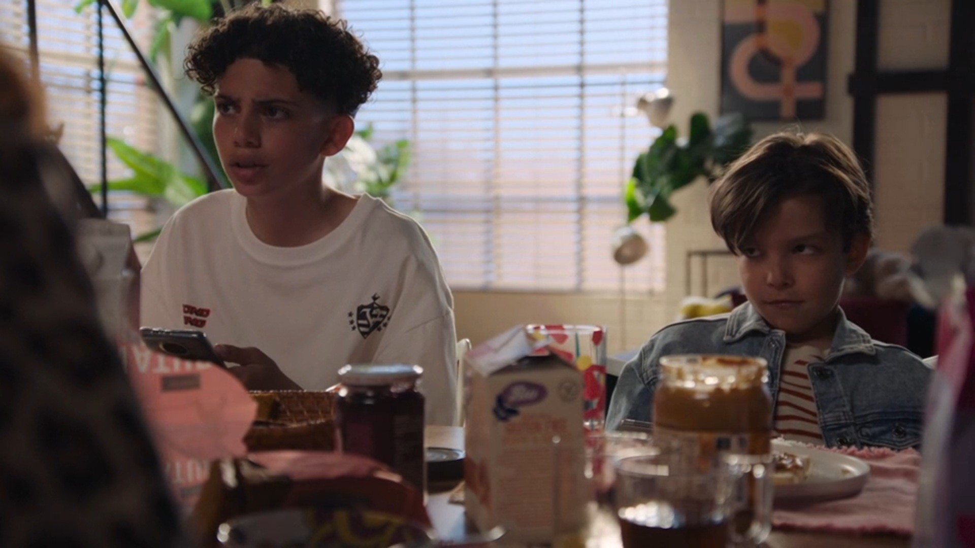 Manu wil dat zijn ouders ook op hun schermtijd letten.